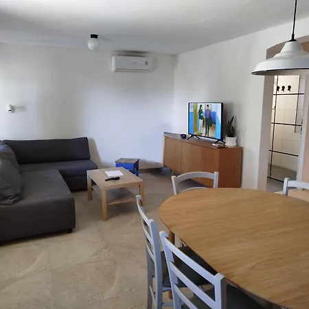 Loparina House Apartment